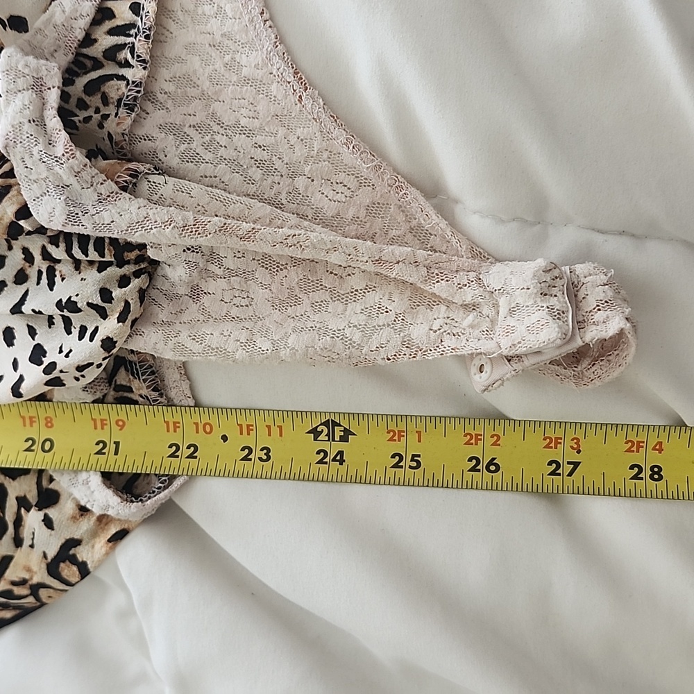 Vintage Cache Bodysuit Plunge V Neck Animal Print Long Sleeves Top Size M - Picture 13 of 13